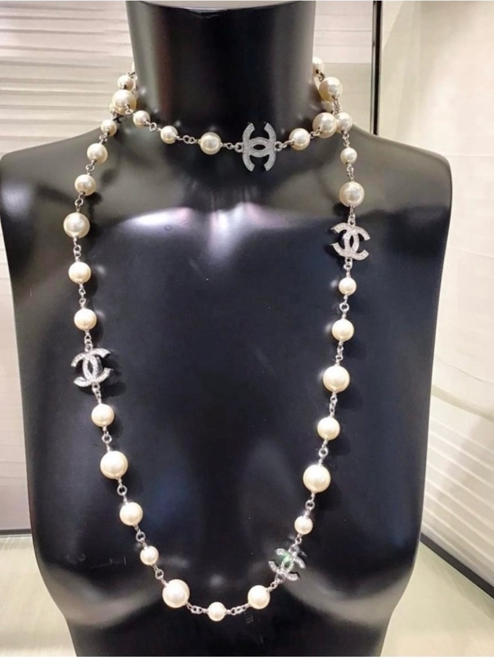 CHANEL Iconic Ivory Pearl CC Logo Long Chain Necklace - Picture 12 of 16